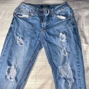 Forever 21 distressed fringed push up Capri jeans.